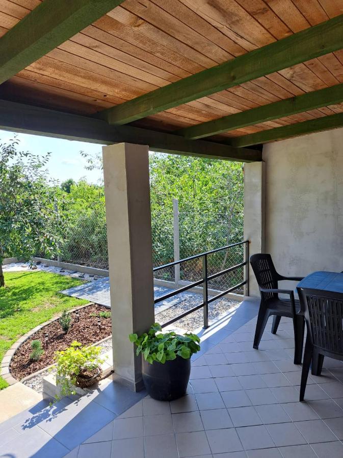 Grapeline Guesthouse Chotin Extérieur photo